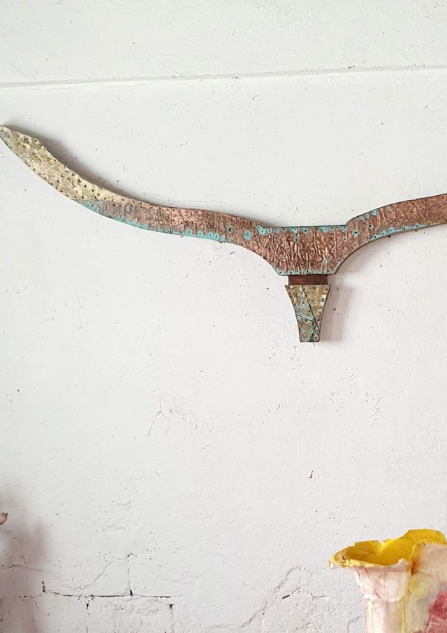 Skulptur i kobber av Tore Engen. Papirobjekt Marian Roodenburg.
Ta gjerne kontakt med oss for å avtale et besøk i vårt atelier!  Veibeskrivelsen finner du lenger ned på denne siden.
